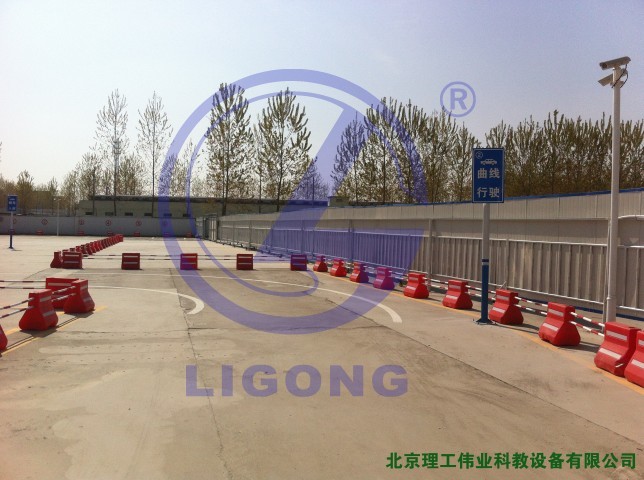 科目二場(chǎng)地考試系統(tǒng)，曲線行駛