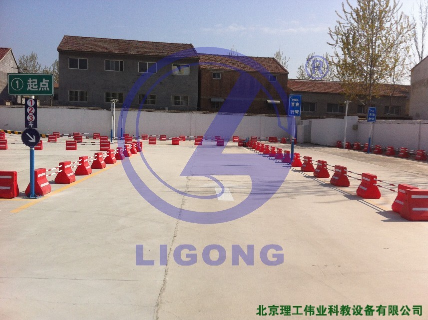 科目二場(chǎng)地考試，直角轉(zhuǎn)彎